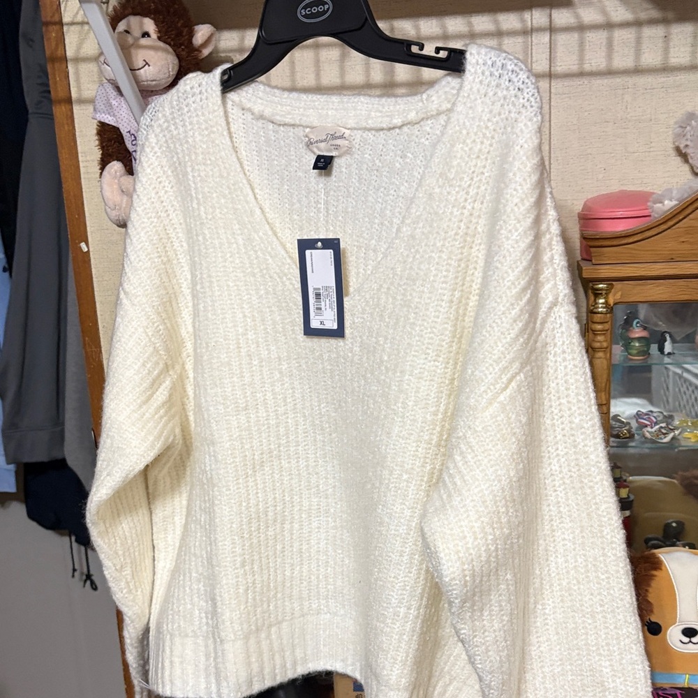 Universal Thread Women's V-Neck Sweater - Cream - Picture 3 of 3
